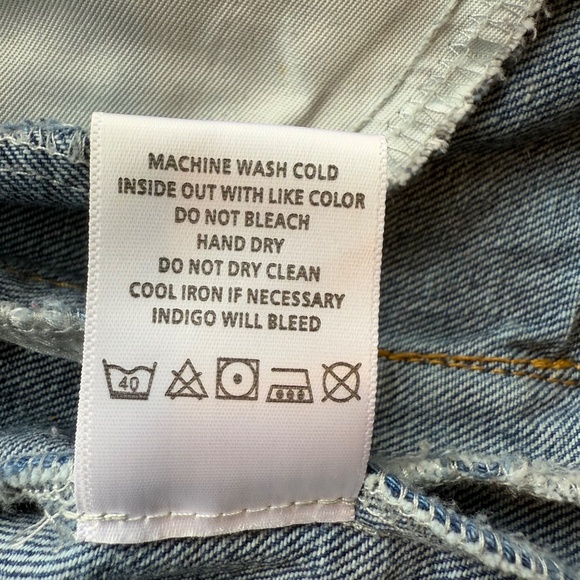 The Style Between Us Cropped Jean Jacket Size L - Picture 7 of 14